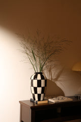 Checkmate 01 Vase